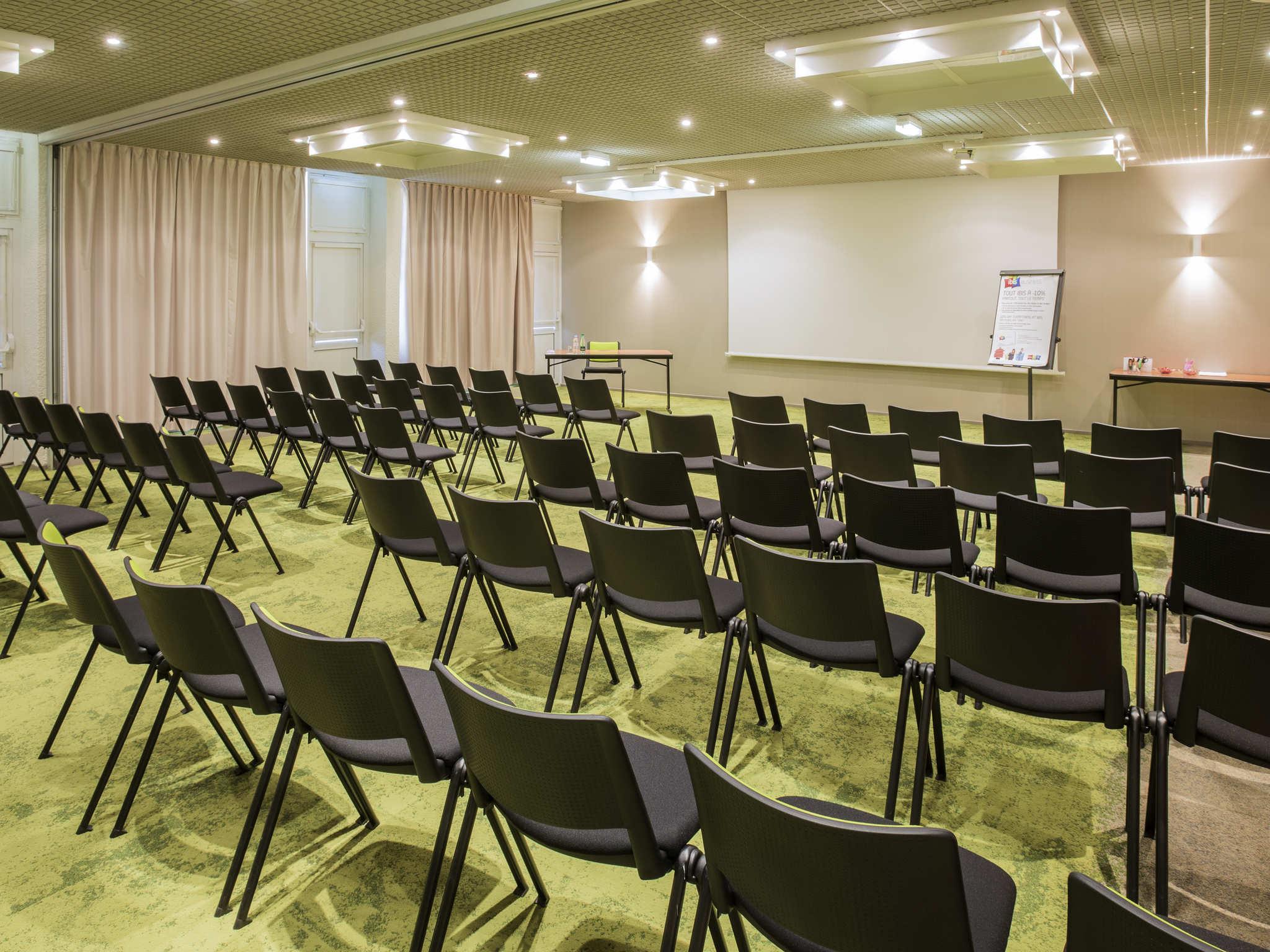 ไอบิส สไตล์ ตูร์ ซุด Hotel ช็องเบรย์-เล-ตูร์ ภายนอก รูปภาพ