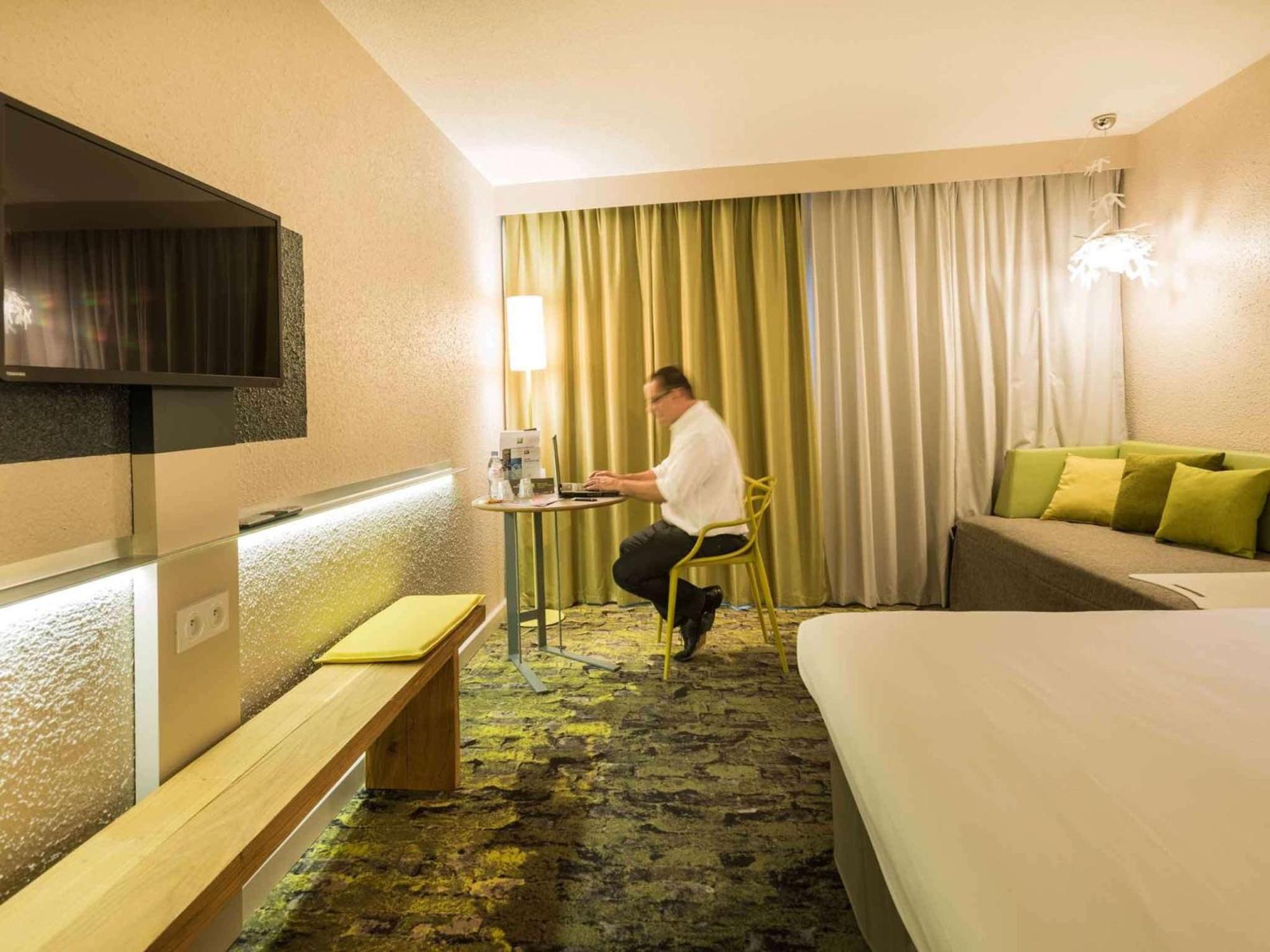 ไอบิส สไตล์ ตูร์ ซุด Hotel ช็องเบรย์-เล-ตูร์ ภายนอก รูปภาพ