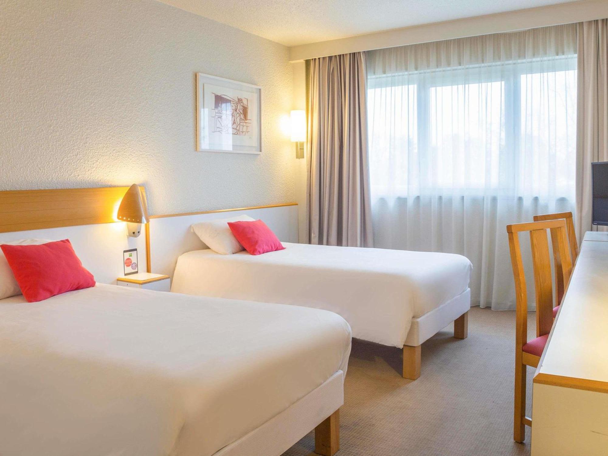ไอบิส สไตล์ ตูร์ ซุด Hotel ช็องเบรย์-เล-ตูร์ ภายนอก รูปภาพ