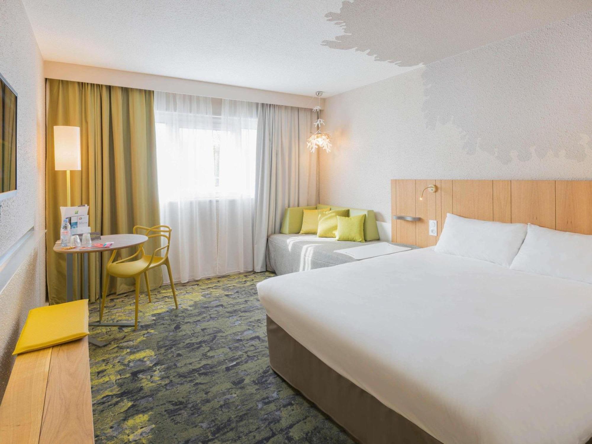 ไอบิส สไตล์ ตูร์ ซุด Hotel ช็องเบรย์-เล-ตูร์ ภายนอก รูปภาพ